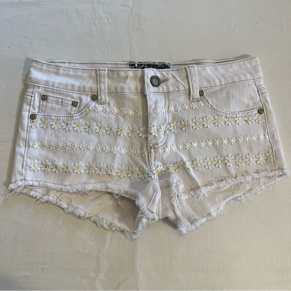 Hot Kiss CiCi Short Micro Mini White size 9 daisy flower lace detail